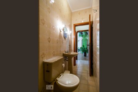 Casa à venda com 458m², 4 quartos e 8 vagasBanheiro de Serviço