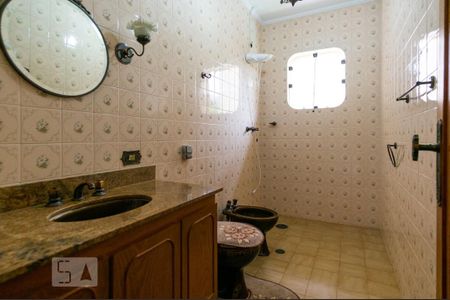 Casa à venda com 458m², 4 quartos e 8 vagasBanheiro da Suíte 1