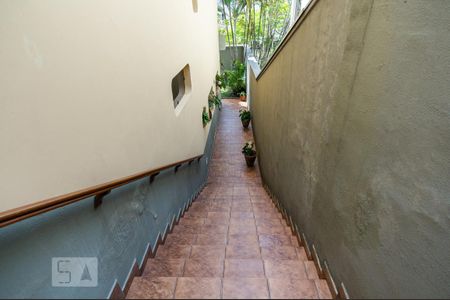 Casa à venda com 458m², 4 quartos e 8 vagasEntrada de Serviço