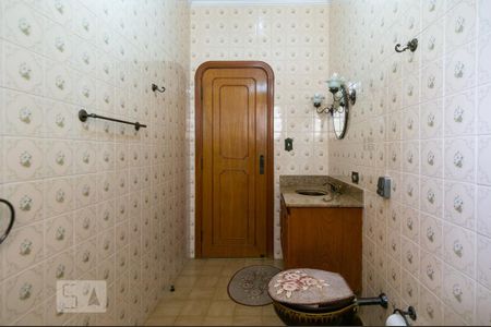 Casa à venda com 458m², 4 quartos e 8 vagasBanheiro da Suíte 1