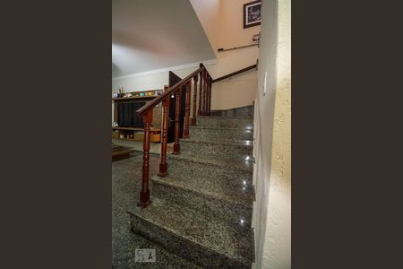 Escada de casa à venda com 3 quartos, 122m² em Jardim Maia, Guarulhos