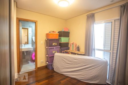 Casa à venda com 240m², 3 quartos e 4 vagasSuíte 3