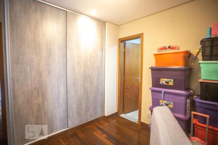 Casa à venda com 240m², 3 quartos e 4 vagasSuíte 3