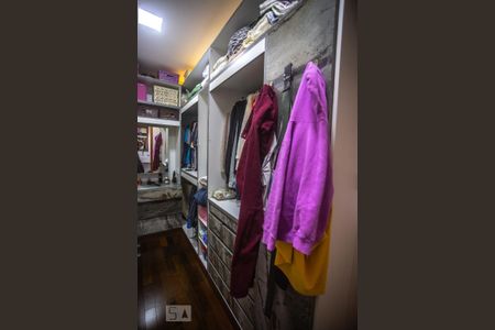 Casa à venda com 240m², 3 quartos e 4 vagasCloset suíte 1
