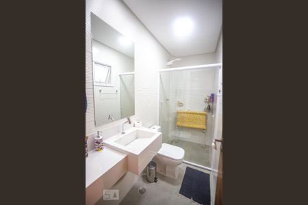 Casa à venda com 240m², 3 quartos e 4 vagasBanheiro suíte 2