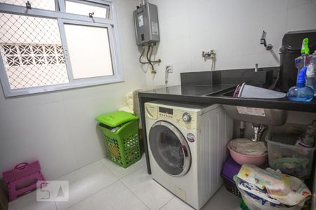 Casa à venda com 240m², 3 quartos e 4 vagasÁrea de serviço