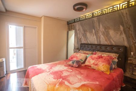 Casa à venda com 240m², 3 quartos e 4 vagasSuíte 1