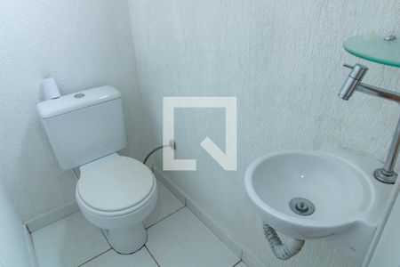 Casa para alugar com 100m², 3 quartos e 1 vaga Casa para alugar com 100m², 3 quartos e 1 vagaBanheiro de Serviço