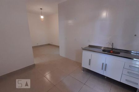 Cozinha de apartamento para alugar com 1 quarto, 34m² em Vila Santa Clara, São Paulo