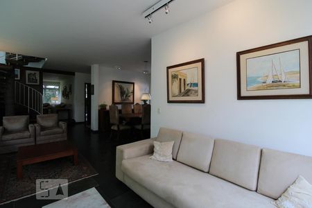 Sala de casa de condomínio para alugar com 3 quartos, 215m² em Vila Elvira, São Paulo