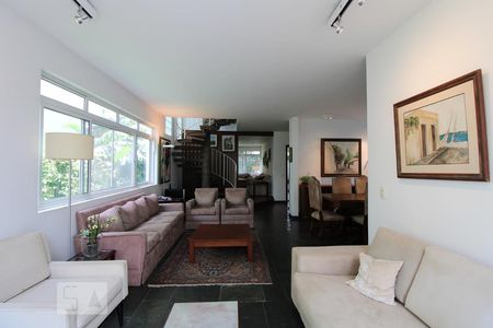 Sala de casa de condomínio para alugar com 3 quartos, 215m² em Vila Elvira, São Paulo
