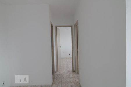 Corredor de acesso aos quartos  de apartamento para alugar com 2 quartos, 47m² em Vila Carlos de Campos, São Paulo