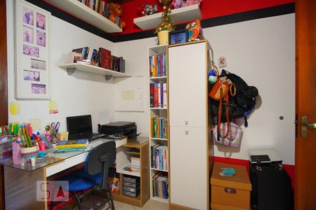 Casa de condomínio à venda com 159m², 3 quartos e 2 vagasQuarto 3