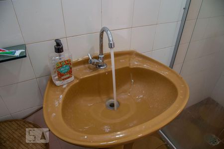 Banheiro social - pia de apartamento para alugar com 1 quarto, 47m² em Centro, Ribeirão Preto