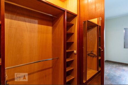 Casa à venda com 250m², 3 quartos e 4 vagas Casa à venda com 250m², 3 quartos e 4 vagasCloset da Suíte 1
