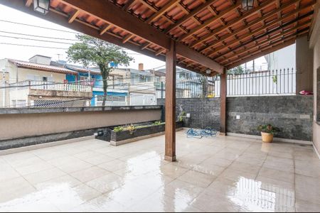 Casa à venda com 250m², 3 quartos e 4 vagas Casa à venda com 250m², 3 quartos e 4 vagasVaranda