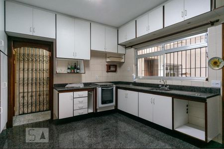 Casa à venda com 250m², 3 quartos e 4 vagas Casa à venda com 250m², 3 quartos e 4 vagasCozinha