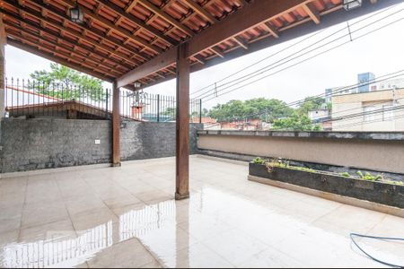 Casa à venda com 250m², 3 quartos e 4 vagas Casa à venda com 250m², 3 quartos e 4 vagasVaranda