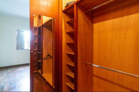 Casa à venda com 250m², 3 quartos e 4 vagas Casa à venda com 250m², 3 quartos e 4 vagasCloset da Suíte 1