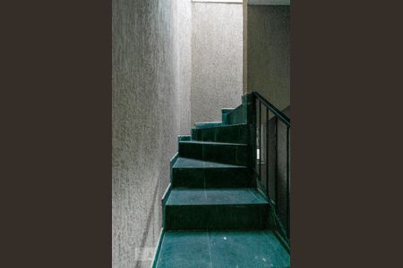 Casa à venda com 250m², 3 quartos e 4 vagas Casa à venda com 250m², 3 quartos e 4 vagasEscadas