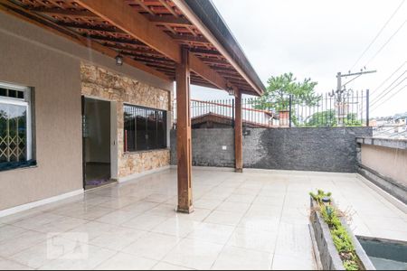 Casa à venda com 250m², 3 quartos e 4 vagas Casa à venda com 250m², 3 quartos e 4 vagasvaranda