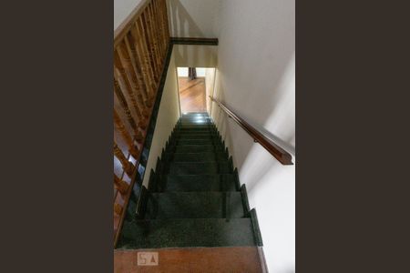 Casa à venda com 250m², 3 quartos e 4 vagas Casa à venda com 250m², 3 quartos e 4 vagasEscadas