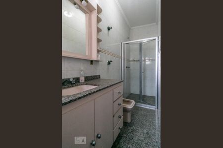 Casa à venda com 250m², 3 quartos e 4 vagas Casa à venda com 250m², 3 quartos e 4 vagasBanheiro da Suíte 2