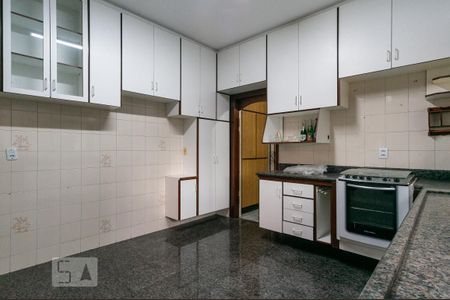Casa à venda com 250m², 3 quartos e 4 vagas Casa à venda com 250m², 3 quartos e 4 vagasCozinha