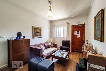 Sala de casa à venda com 4 quartos, 206m² em Jardim Monte Kemel, São Paulo