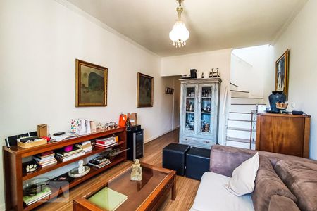 Sala de casa à venda com 4 quartos, 206m² em Jardim Monte Kemel, São Paulo