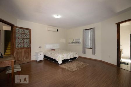 Casa à venda com 380m², 3 quartos e 2 vagas Casa à venda com 380m², 3 quartos e 2 vagasSuíte 3