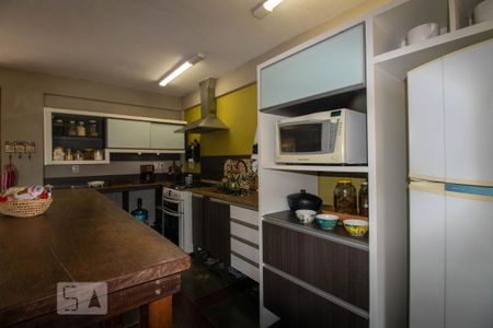 Casa à venda com 380m², 3 quartos e 2 vagas Casa à venda com 380m², 3 quartos e 2 vagasCozinha