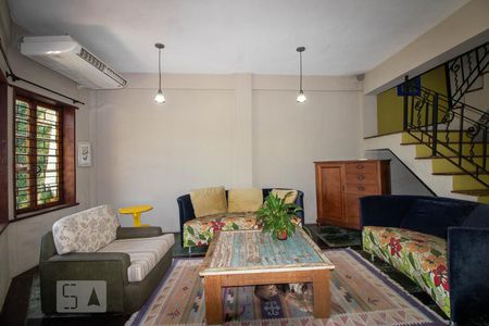 Sala de Estar de casa à venda com 3 quartos, 380m² em Vila Jardim, Porto Alegre