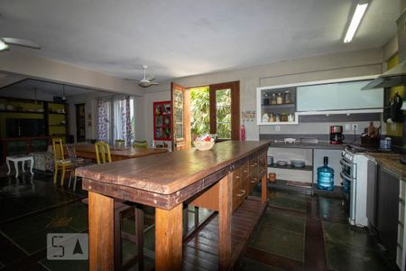 Casa à venda com 380m², 3 quartos e 2 vagas Casa à venda com 380m², 3 quartos e 2 vagasCozinha