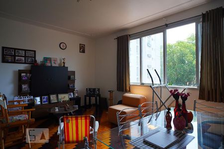 Sala de Apartamento com 2 quartos, 78m² Petrópolis