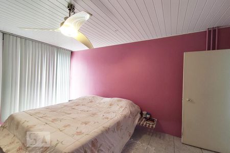 Casa à venda com 300m², 4 quartos e 1 vaga Casa à venda com 300m², 4 quartos e 1 vagaQuarto 1 Suíte