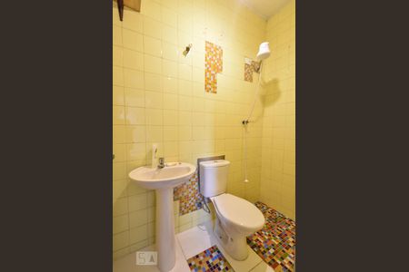 Casa à venda com 120m², 2 quartos e 2 vagasBanheiro de Serviço