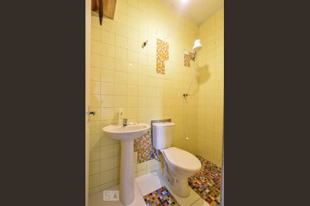 Casa à venda com 120m², 2 quartos e 2 vagasBanheiro de Serviço