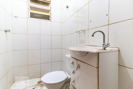 Banheiro de casa para alugar com 1 quarto, 30m² em Jardim Miriam, São Paulo
