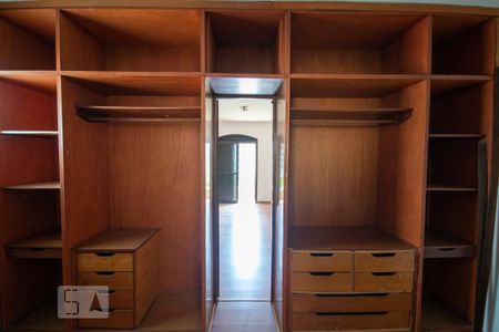 Apartamento à venda com 250m², 4 quartos e 3 vagasCloset Quarto 4