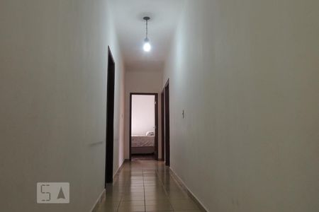 Corredor de casa à venda com 3 quartos, 420m² em Vila Santa Isabel, Campinas