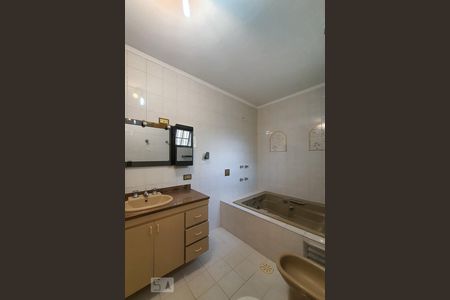 Casa à venda com 260m², 4 quartos e 5 vagasBanheiro da suíte