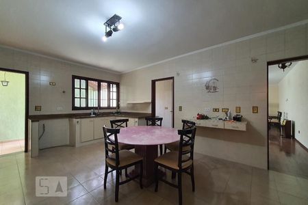 Casa à venda com 260m², 4 quartos e 5 vagasCozinha