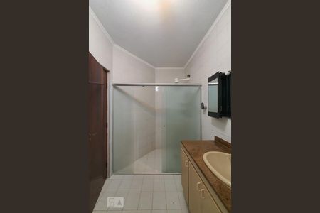 Casa à venda com 260m², 4 quartos e 5 vagasBanheiro da suíte