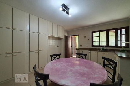 Casa à venda com 260m², 4 quartos e 5 vagasCozinha