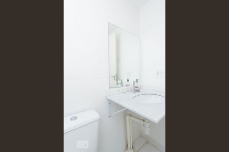 BANHEIRO SOCIAL de apartamento à venda com 2 quartos, 46m² em Jardim Itu Sabará, Porto Alegre