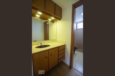 Apartamento para alugar com 180m², 3 quartos e 3 vagasBanheiro Social