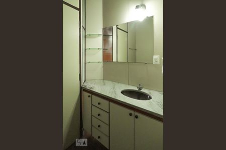 Banheiro da Suíte de apartamento para alugar com 1 quarto, 60m² em Funcionários, Belo Horizonte