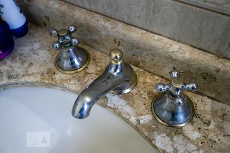 Casa à venda com 320m², 4 quartos e 6 vagas Casa à venda com 320m², 4 quartos e 6 vagasBanheiro da suíte 2