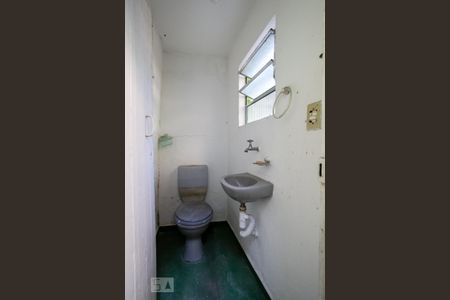 Casa à venda com 320m², 4 quartos e 6 vagas Casa à venda com 320m², 4 quartos e 6 vagasLavabo do pomar